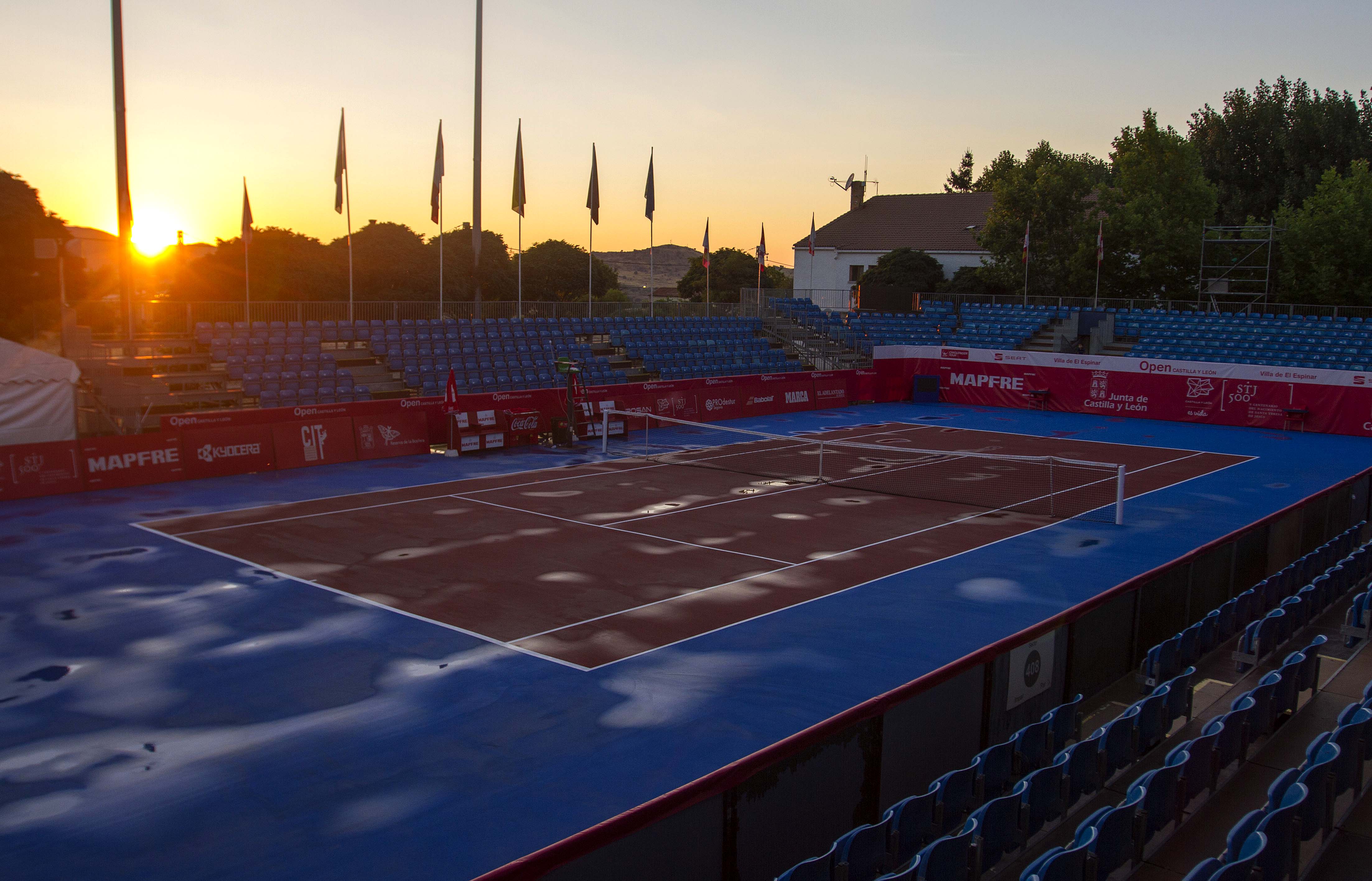 Amenaza de lluvia matinal con escasas precipitaciones, bajada de 5 grados y viento variable con fuertes rachas