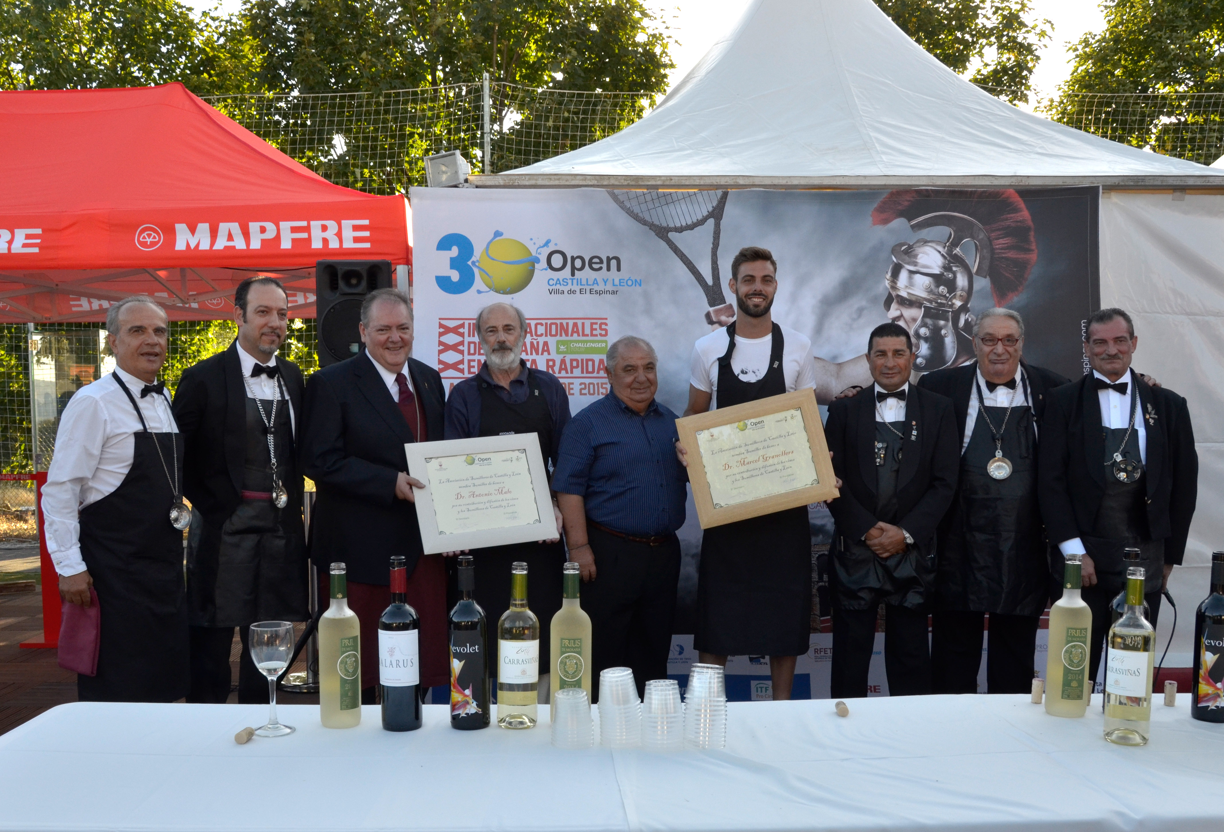 Marcel Granollers y el ex médico del torneo, Antonio Malo, nombrados Sumilleres de honor de El Espinar