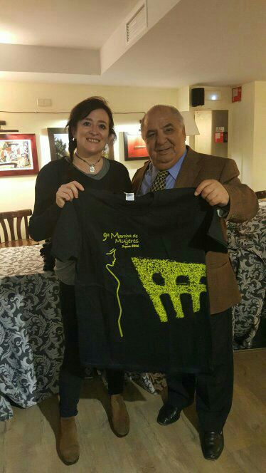 Marcha de Mujeres hacia la grada segoviana