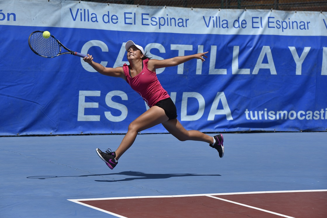 Las jugadoras participantes en el ITF Open Castilla y León Villa de El Espinar defienden 22 banderas