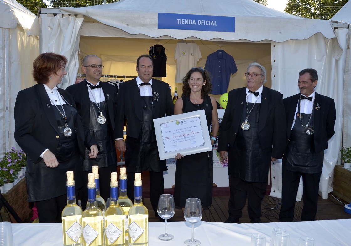 Jornada de clinics, donación y cata de vinos