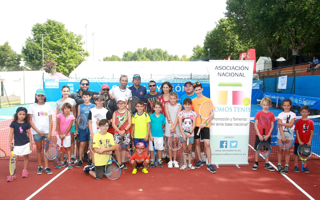 Clínic de Somos Tenis en el día del niño en el Open Castilla y León-Villa de El Espinar