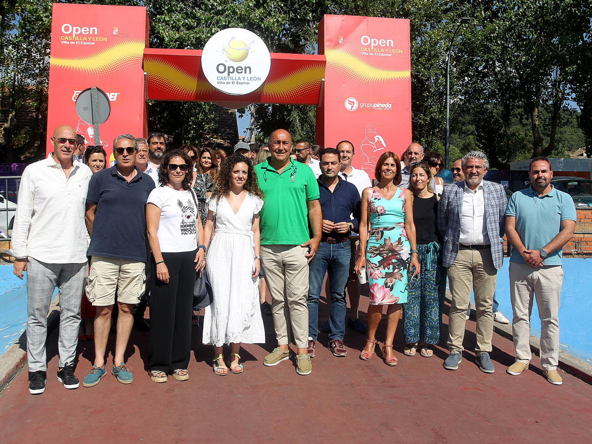 Inagurada la Feria Alimentos de Segovia en el Complejo Deportivo Pedro Muñoz