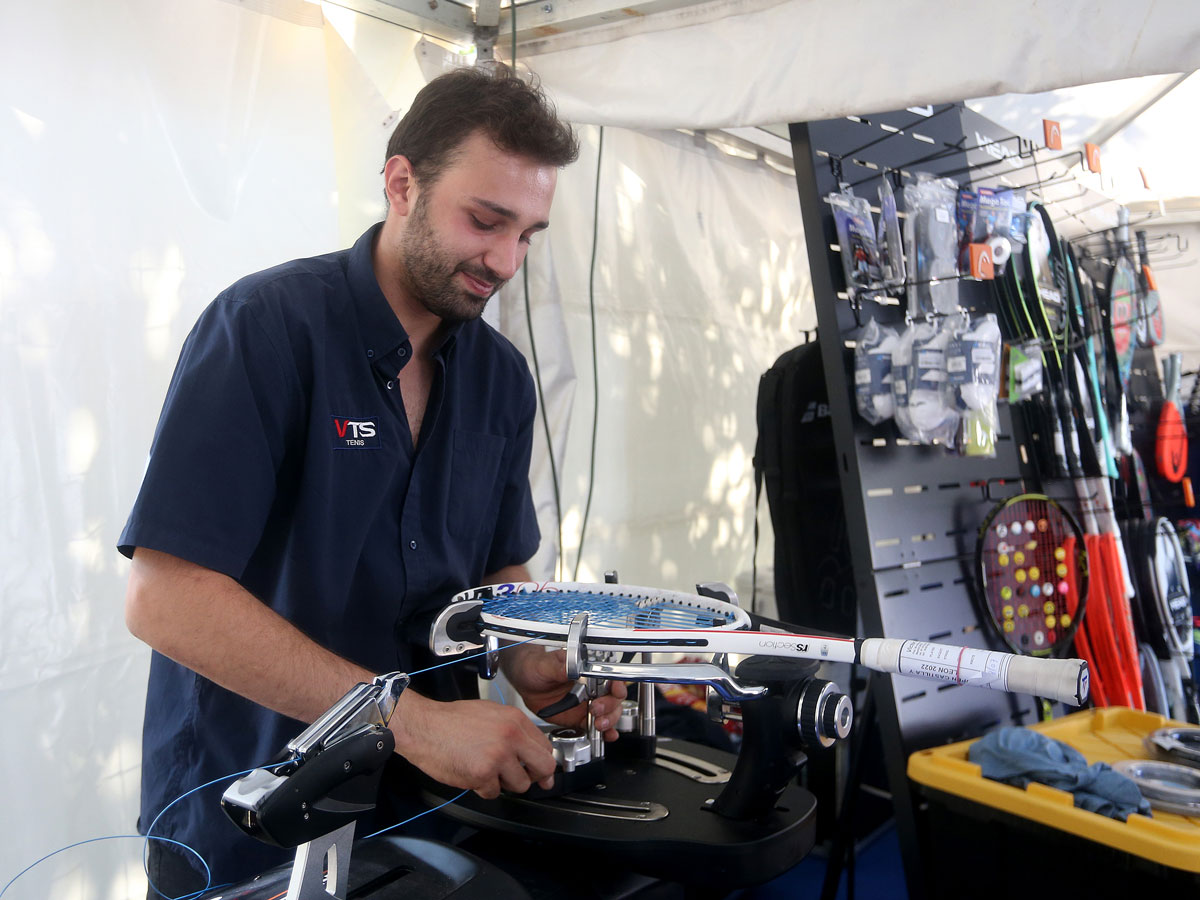 La empresa de encordado VTS, encargada del encordado del XXXVI Open Castilla y León Villa de El Espinar y del VI ITF femenino